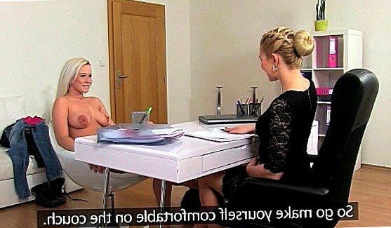 Порнуха ХХХ: Секси русская девушка Lottie Magne мастурбирует и ждёт тебя, на большом кресле